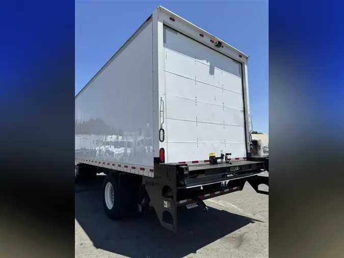 2016 FREIGHTLINER M2 106