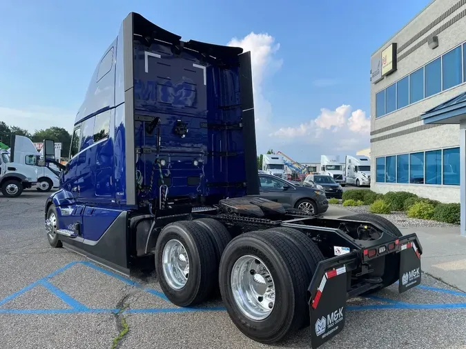 2026 VOLVO VNL64T860