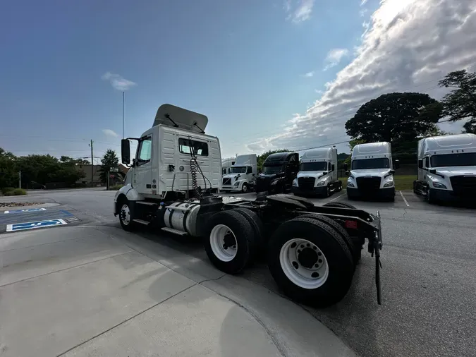 2019 Volvo VNL64T300