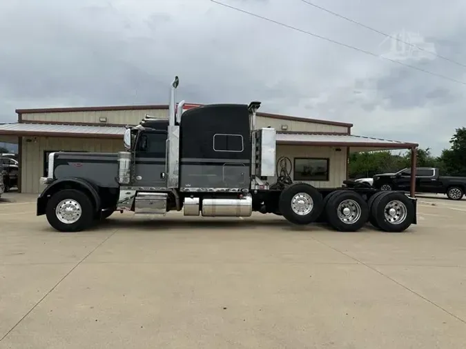 2022 PETERBILT 389