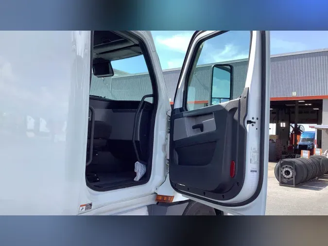 2022 Freightliner Cascadia 126