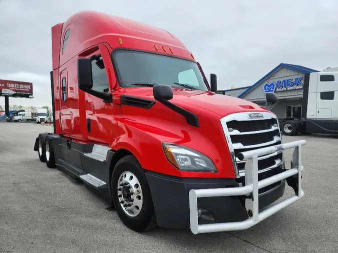 2020 FREIGHTLINER Cascadia 126