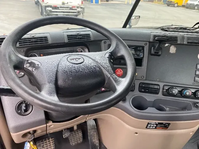2015 FREIGHTLINER X12564ST