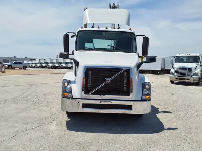 2015 VOLVO VNL64T