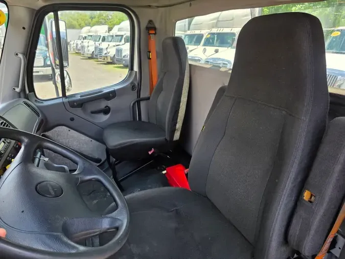 2013 FREIGHTLINER M2 106