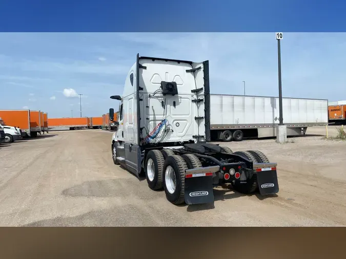 2022 Freightliner Cascadia 126