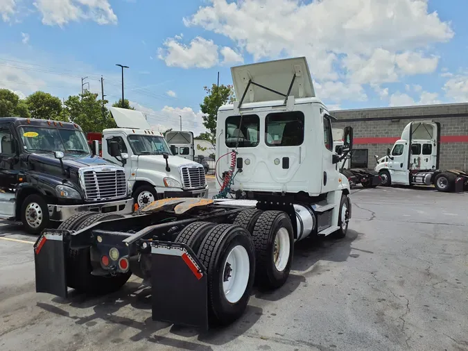 2016 FREIGHTLINER/MERCEDES CASCADIA 125