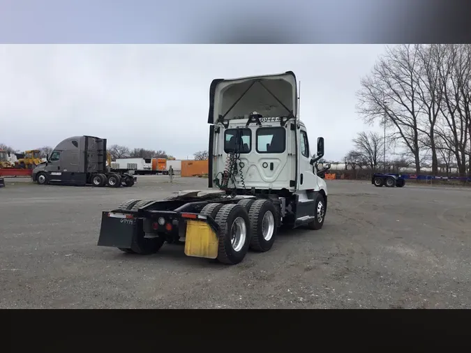 2019 Freightliner Cascadia 126