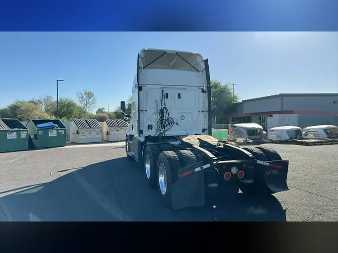 2020 Freightliner Cascadia 126