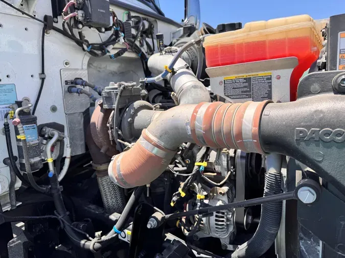 2021 Peterbilt 348