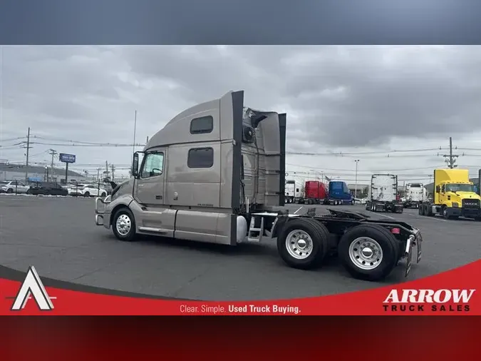 2022 VOLVO VNL860