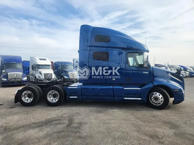 2021 VOLVO VNL64T760