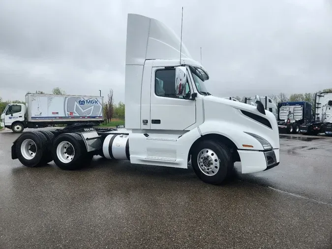 2019 VOLVO VNL64T300