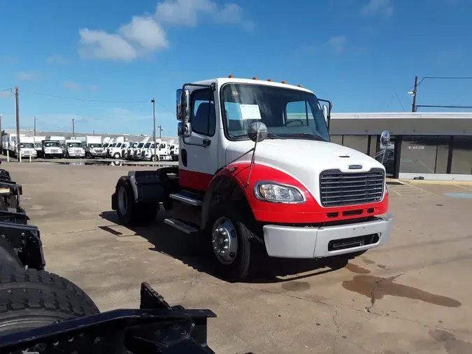 2015 FREIGHTLINER M2 106