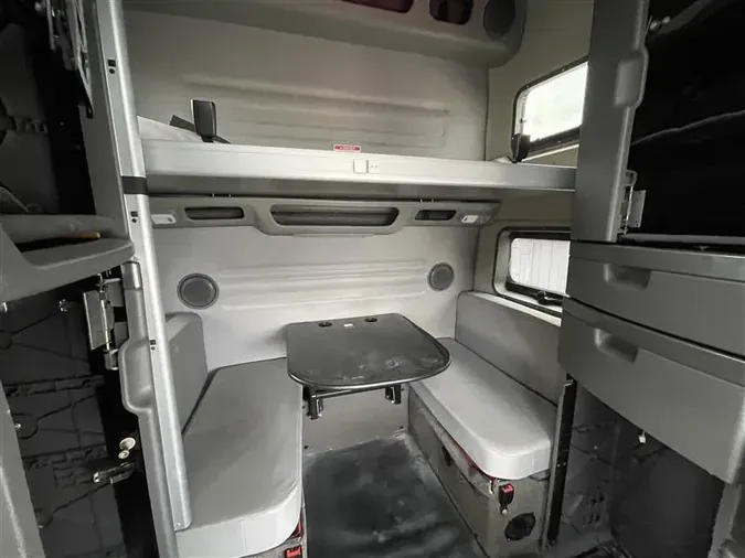 2020 VOLVO VNL860