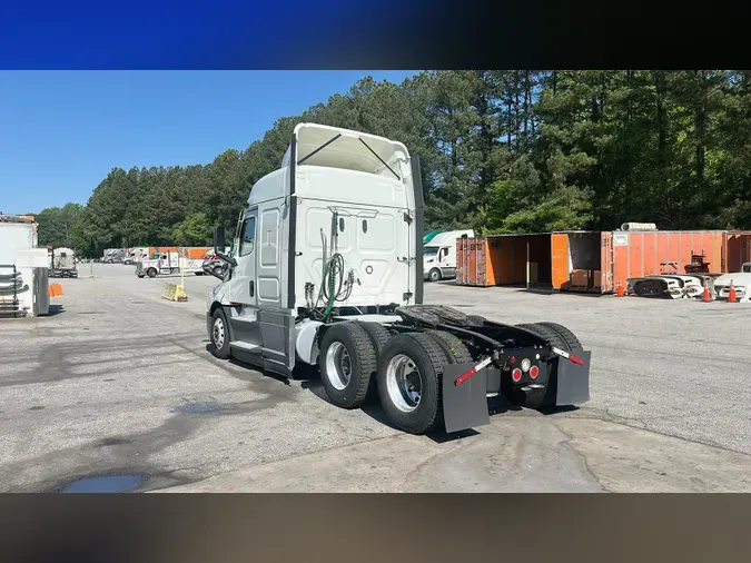 2021 Freightliner Cascadia 126