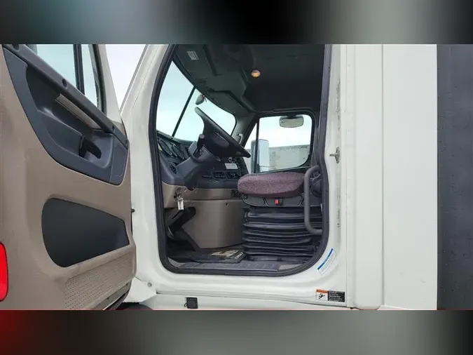 2018 FREIGHTLINER CA12562DC