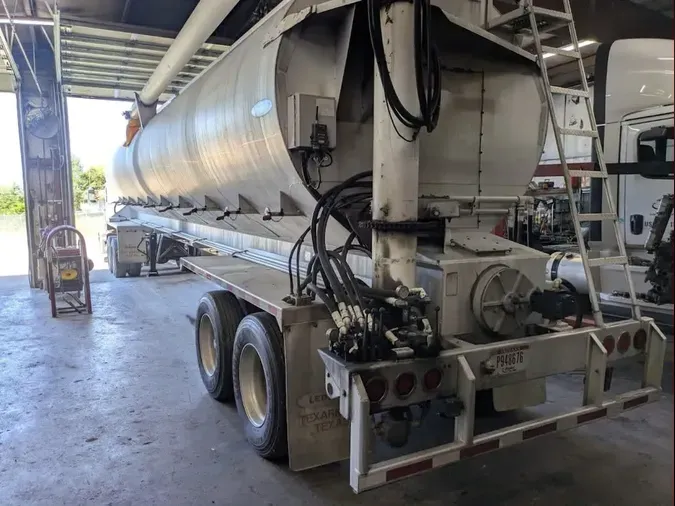 2016 LEDWELL BODY CO 40' TANKER