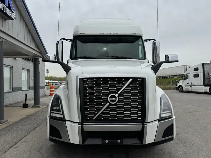 2021 VOLVO VNL64T760