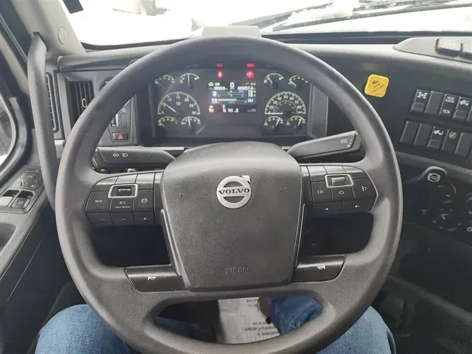 2021 VOLVO VNL760