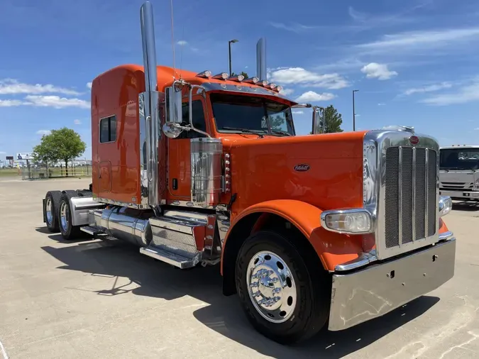 2022 Peterbilt 389