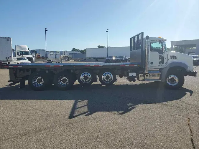 2018 MACK GU813