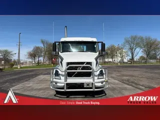 2023 VOLVO VNR64T300