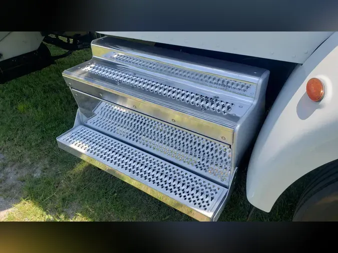 2020 Peterbilt 337