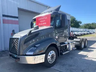 2019 VOLVO VNL64T-300