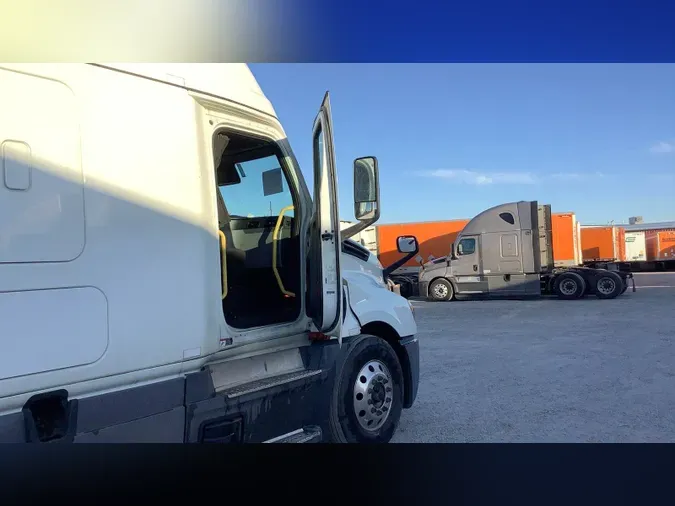 2022 Freightliner Cascadia 126