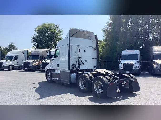 2020 Freightliner Cascadia 126