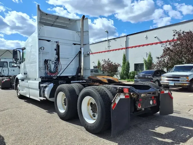 2020 VOLVO VNR64T-640