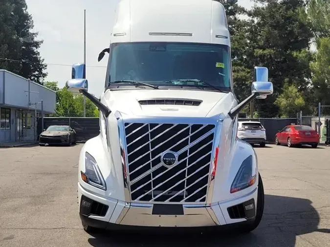 2026 VOLVO VNL64T860