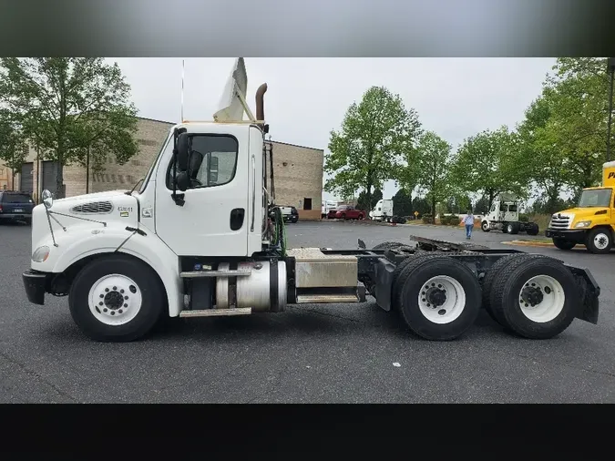 2017 Freightliner M211264S