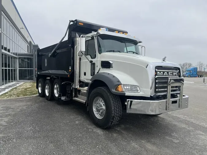 2026 MACK GR64B