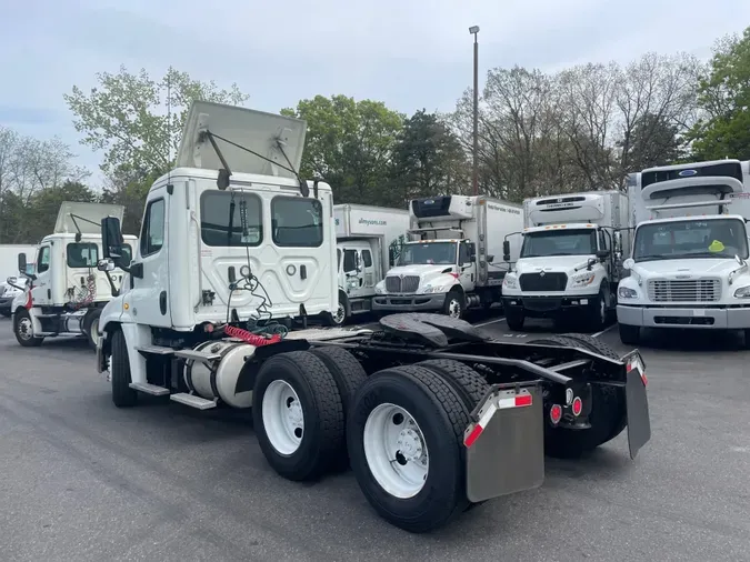 2018 FREIGHTLINER/MERCEDES CASCADIA 125