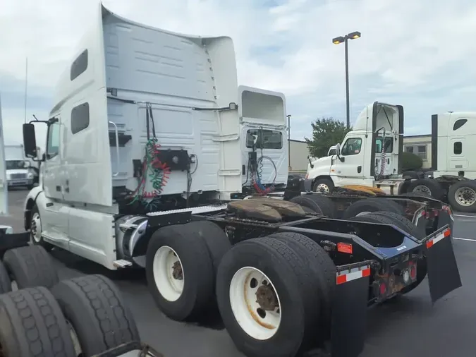 2020 VOLVO VNL64T-760