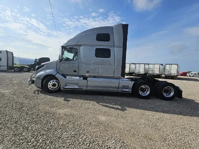 2022 VOLVO VNL64T860