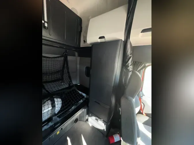 2022 FREIGHTLINER Cascadia 126