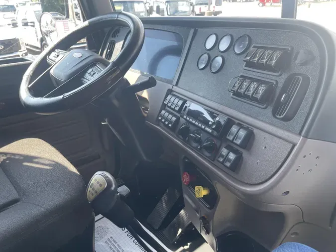 2024 Peterbilt 389