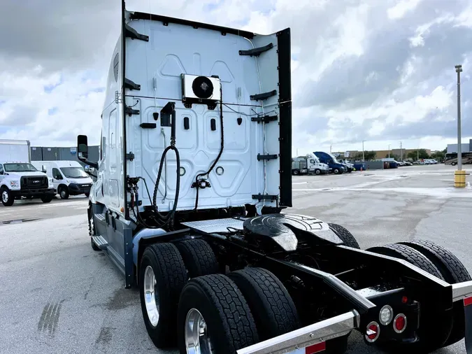 2020 FREIGHTLINER CASCADIA 126