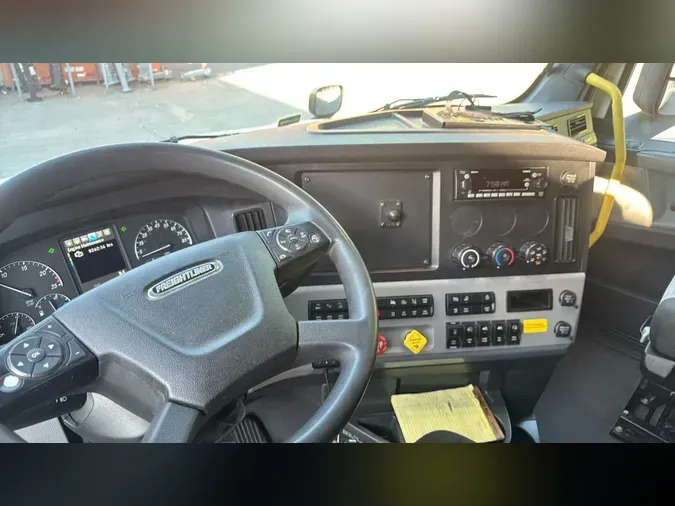 2022 Freightliner Cascadia 1267db40a57c36e8ae6c675b421b7d548c3