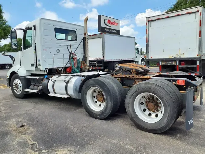 2019 VOLVO VNL64T-300
