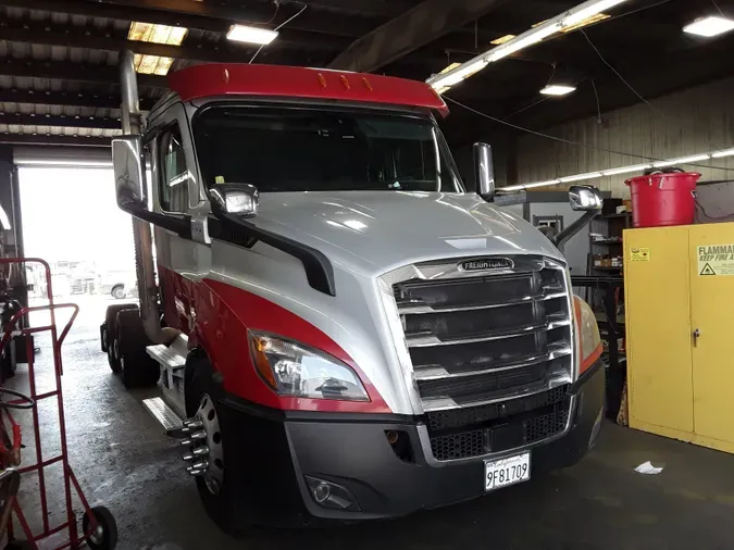 2020 FREIGHTLINER/MERCEDES NEW CASCADIA 116