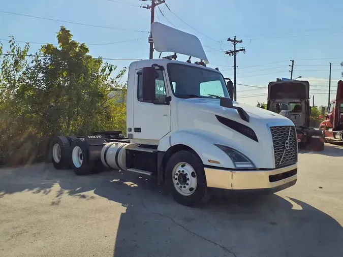 2019 VOLVO VNL64T-300