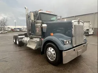 2023 Kenworth W900L