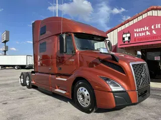 2023 VOLVO VNL64T860