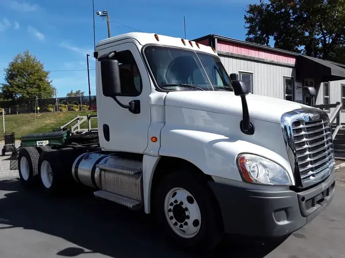 2020 FREIGHTLINER/MERCEDES CASCADIA 125