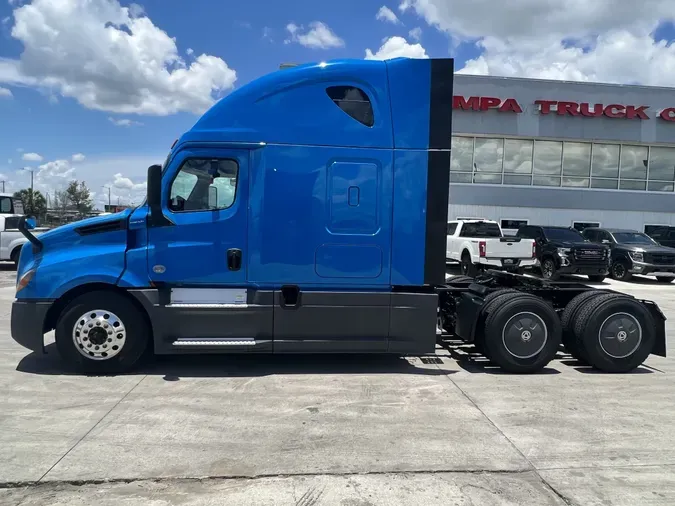 2019 Freightliner Cascadia 126