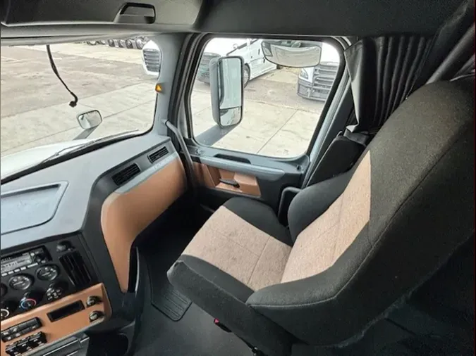 2022 Freightliner Cascadia 126